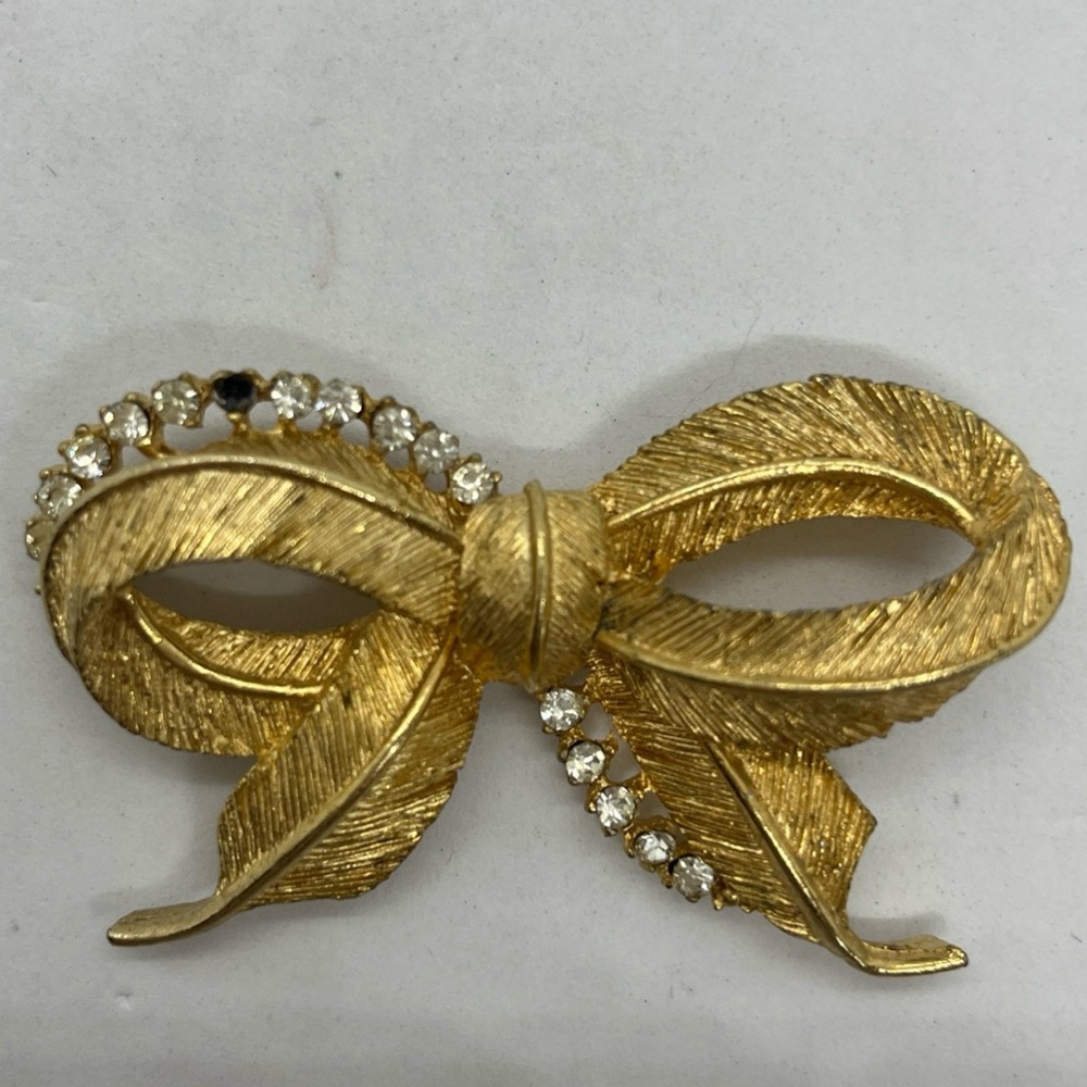 BSK Brooch Rhinestone Gold Tone Vintage Feather Bow Costume Jewelry Accessory